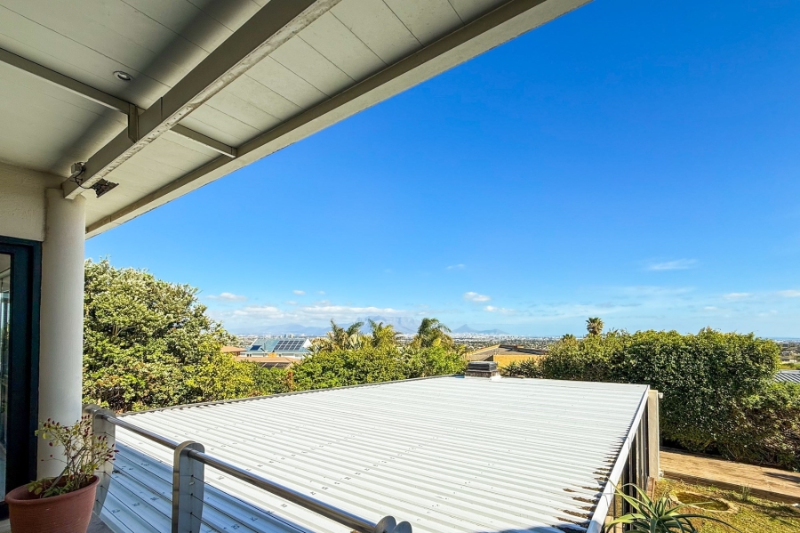 5 Bedroom Property for Sale in Plattekloof Western Cape